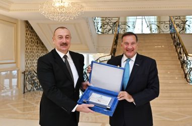 O Πρόεδρος της ΕΟΕ Σπύρος Καπράλος συνάντησε τον Πρόεδρο του Αζερμπαϊτζάν (ΦΩΤΟ)