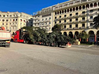 πλατεία Αριστοτέλους Χριστούγεννα δέντρο Θεσσαλονίκη