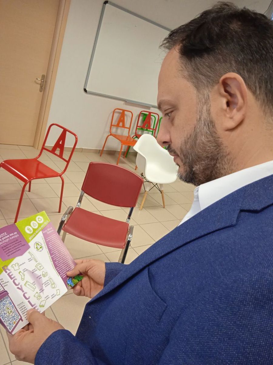 Δήμος Καλαμαριάς: Μαθητές συμμετείχαν στη δράση “Creative reuse of old clothes” και δημιούργησαν αντικείμενα με παλιά ρούχα