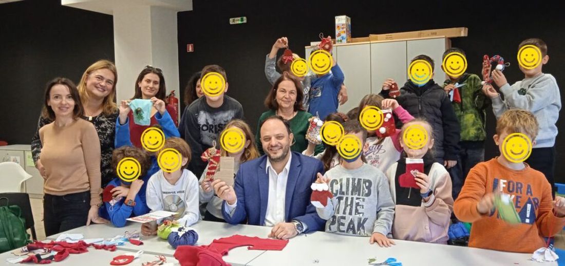 Δήμος Καλαμαριάς: Μαθητές συμμετείχαν στη δράση “Creative reuse of old clothes” και δημιούργησαν αντικείμενα με παλιά ρούχα