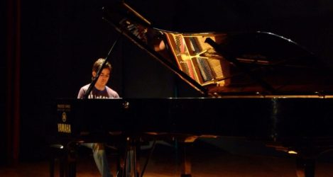 Θρήνος στα Γρεβενά: Πέθανε σε ηλικία 36 ετών ο πιανίστας Γιώργος Καραγιάννης