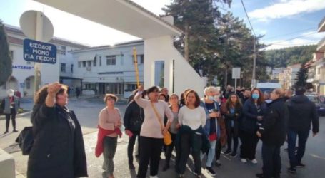 Κοζάνη: Αποδοκιμασίες σε Πλεύρη από ανεμβολίαστους υγειονομικούς στο «Μαμάτσειο» (ΒΙΝΤΕΟ)