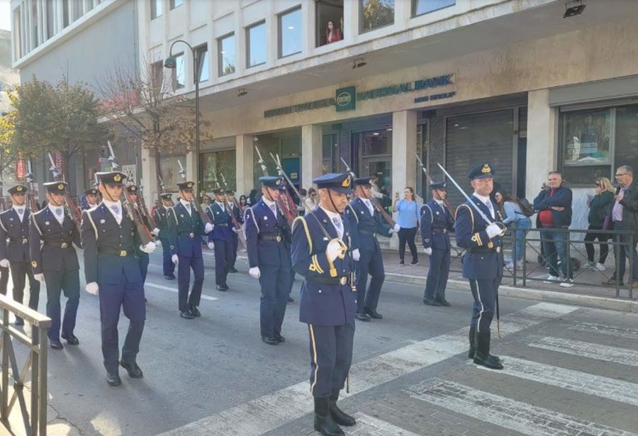 Παρέλαση της Διμοιρίας Επιδείξεων της Σ.Μ.Υ.Α. στη Λάρισα 