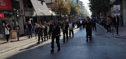 Λάρισα: Παρέλαση της Διμοιρίας Επιδείξεων της Σ.Μ.Υ.Α. στο κέντρο της πόλης (ΒΙΝΤΕΟ & ΦΩΤΟ)