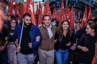 Τσίπρας: “Η δημοκρατία στον τόπο μας δεν μας χαρίστηκε, αλλά κερδήθηκε μέσα από τους αγώνες” (ΦΩΤΟ)