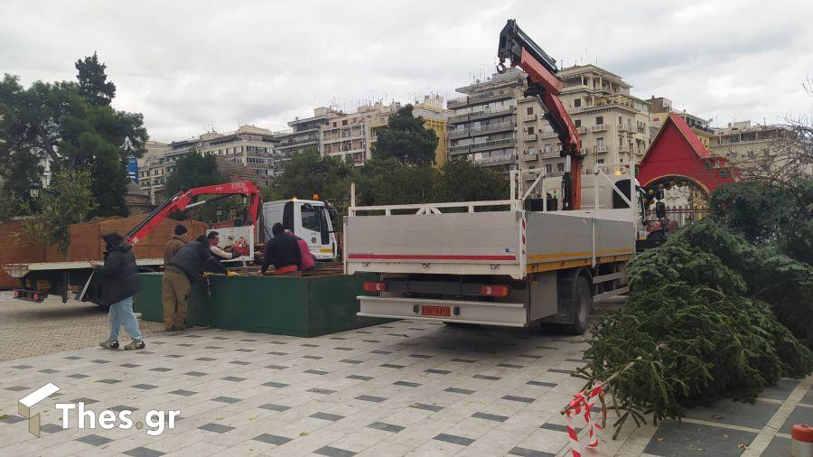 Ξεκίνησε να στήνεται το χωρίο του Άη Βασίλη πάνω από του άγαλμα της Βενιζέλου