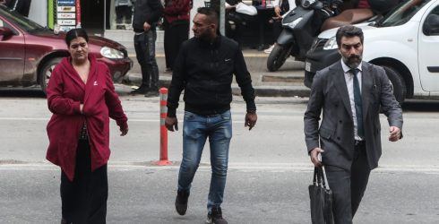 Θεσσαλονίκη: «Οταν πυροβόλησε το δικό μου το παιδί, σκέφτηκε τα παιδιά του;» δήλωσε ο πατέρας του 16χρονου