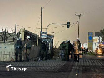 Θεσσαλονίκη: Δύο συλλήψεις μετά τη χθεσινή ένταση ανάμεσα σε κουκουλοφόρους και ΜΑΤ