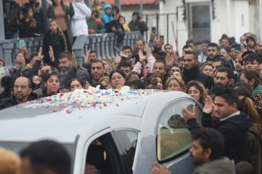 Θεσσαλονίκη: Σε σπαρακτικό κλίμα η κηδεία του 16χρονου Ρομά (ΒΙΝΤΕΟ & ΦΩΤΟ)