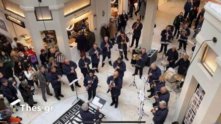 Με χριστουγεννιάτικες μελωδίες από τη Φιλαρμονική Ορχήστρα Θεσσαλονίκης “γέμισε” η Αγορά Μοδιάνο (ΒΙΝΤΕΟ & ΦΩΤΟ)
