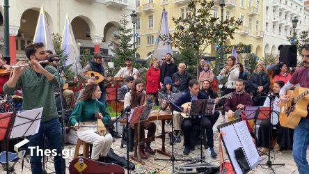 Θεσσαλονίκη: Με μουσικές και κάλαντα “πλημμύρισε” το κέντρο της πόλης (ΒΙΝΤΕΟ & ΦΩΤΟ)