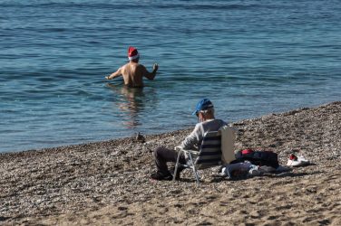 Πήγαν για μπάνιο ανήμερα τα Χριστούγεννα (ΦΩΤΟ)