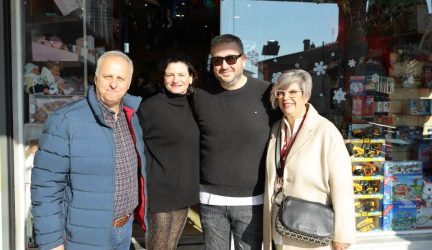 Ωραιόκαστρο: Πρωτοχρονιάτικες ευχές με τους καταστηματάρχες αντάλλαξε ο Παντελής Τσακίρης (ΦΩΤΟ)