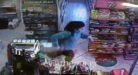 Εύβοια: Η στιγμή του ισχυρού σεισμού – Πανικόβλητοι οι πολίτες (ΒΙΝΤΕΟ)