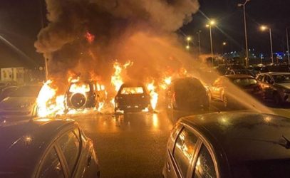 Αλεξανδρούπολη: Κάηκαν ολοσχερώς αυτοκίνητα στο πάρκινγκ του αεροδρομίου (ΒΙΝΤΕΟ)