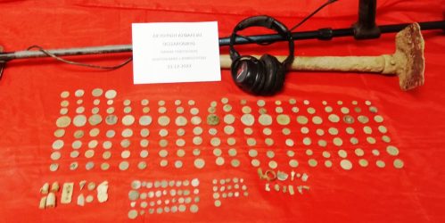 Καβάλα: Χειροπέδες σε 48χρονο που έκρυβε πάνω από 200 αρχεία αντικείμενα (ΦΩΤΟ)