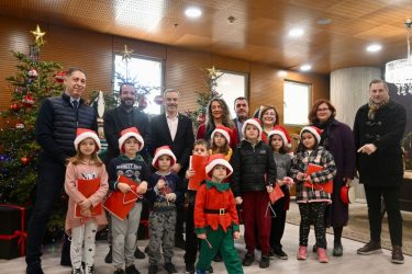 Χριστουγεννιάτικα κάλαντα στο δημαρχείο Θεσσαλονίκης Ζέρβας