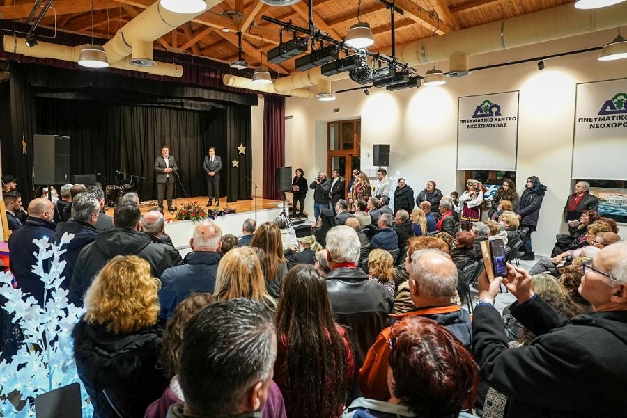 Εγκαινιάστηκε από τον Απόστολο Τζιτζικώστα και τον Παντελή Τσακίρη το Πνευματικό Κέντρο Νεοχωρούδας