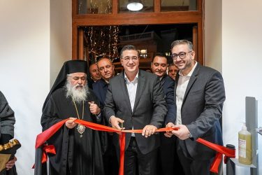 Εγκαινιάστηκε από τον Απόστολο Τζιτζικώστα και τον Παντελή Τσακίρη το ανακαινισμένο Πνευματικό Κέντρο Νεοχωρούδας (ΦΩΤΟ)