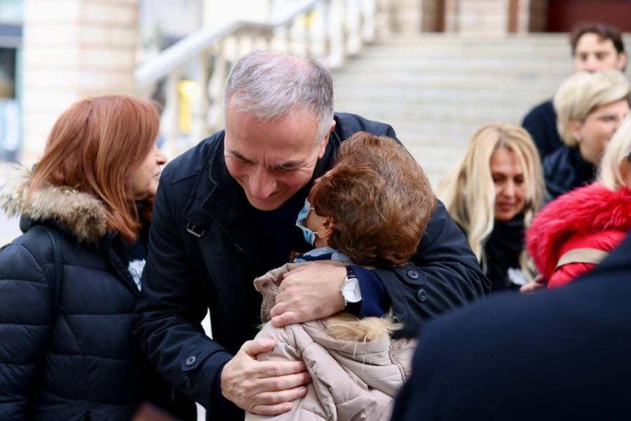 Σταύρος Καλαφάτης: Πρόσφερε τρόφιμα και είδη πρώτης ανάγκης σε ευπαθείς ομάδες