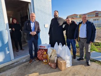 Σταύρος Καλαφάτης: Πρόσφερε τρόφιμα και είδη πρώτης ανάγκης σε ευπαθείς ομάδες (ΦΩΤΟ)