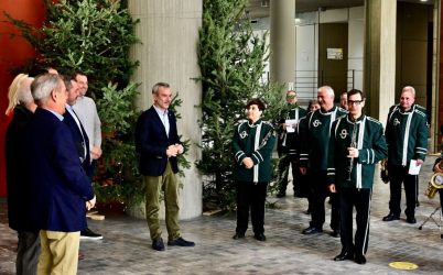 Συγκίνηση στο δημαρχείο Θεσσαλονίκης από την ουκρανική κοινότητα – Εψαλλαν παραδοσιακά κάλαντα (ΦΩΤΟ)