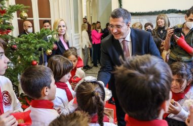 Χριστουγεννιάτικα κάλαντα, παραδοσιακά τραγούδια και ευχές στην Περιφέρεια Κεντρικής Μακεδονίας (ΦΩΤΟ)