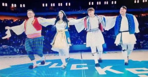 ΝΒΑ: Greek Night στο Μιλγουόκι με ελληνικούς παραδοσιακούς χορούς και Κωνσταντίνο Αργυρό (ΒΙΝΤΕΟ)