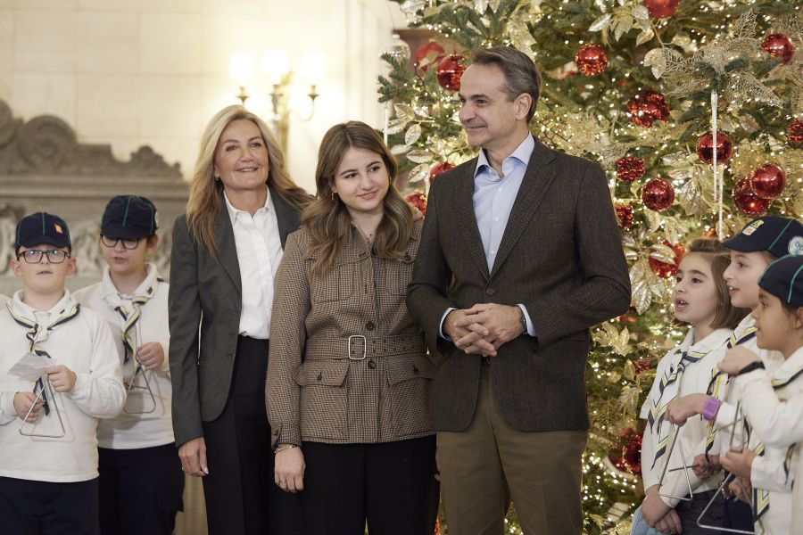Κυριάκος Μητσοτάκης κάλαντα Μέγαρο Μαξίμου