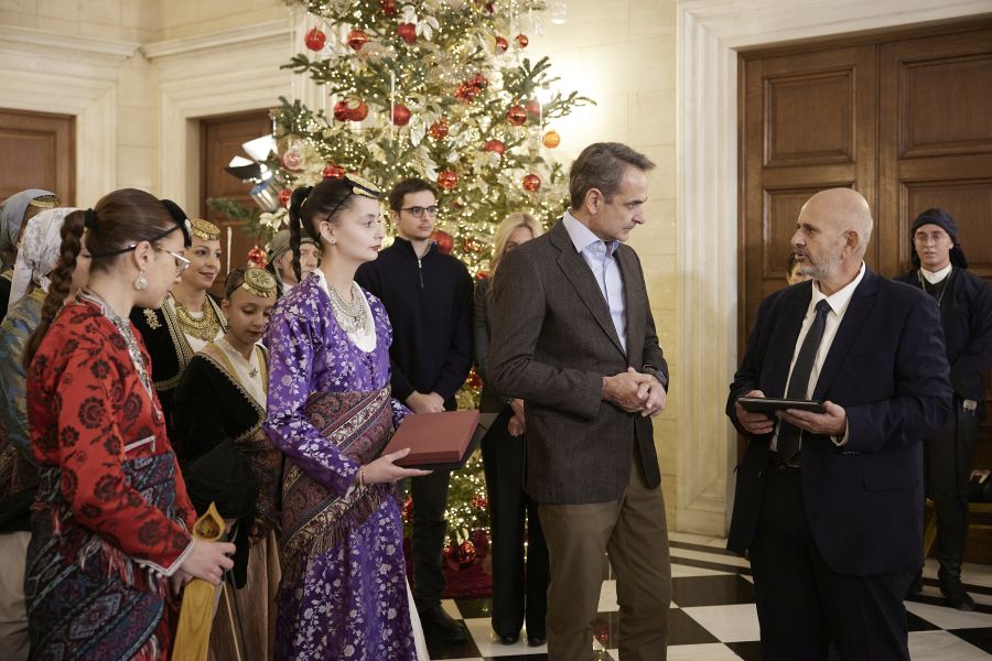 Κυριάκος Μητσοτάκης κάλαντα Μέγαρο Μαξίμου