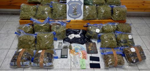 Θεσσαλονίκη: Την τσάκωσαν να μεταφέρει παράνομα συσκευασίες με ναρκωτικά (ΦΩΤΟ)
