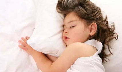 Γιατί πρέπει να κοιμούνται όσο θέλουν τα μικρά παιδιά
