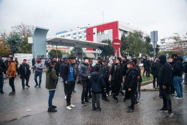 Θεσσαλονίκη: Επεισόδια ανάμεσα σε Ρομά και ΜΑΤ έξω από το Ιπποκράτειο