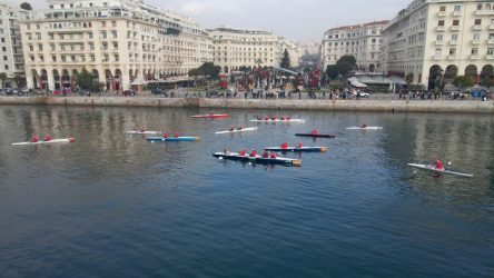 Θεσσαλονίκη: Δεκάδες Αγιοβασίληδες… στα νερά του Θερμαϊκού! (ΒΙΝΤΕΟ & ΦΩΤΟ)
