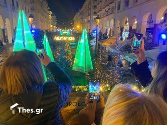 Θεσσαλονίκη: Πόλος έλξης για σέλφι η εξέδρα στην πλατεία Αριστοτέλους (ΦΩΤΟ)