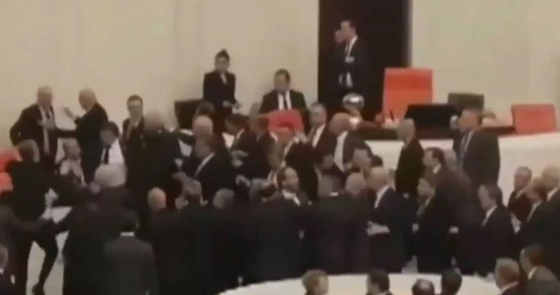 Τουρκία μπουνιές στο κοινοβούλιο