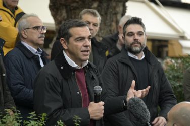 Τσίπρας από Λαμία: “Στην Ευρώπη συλλαμβάνουν τους επίορκους, στην Ελλάδα απειλούνται αυτοί που αποκαλύπτουν τα σκάνδαλα” (ΒΙΝΤΕΟ & ΦΩΤΟ)