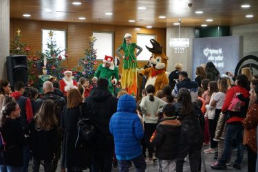 Χριστουγεννιάτικη γιορτή με κέφι για μικρούς και μεγάλους στο Δημαρχείο Θεσσαλονίκης (ΦΩΤΟ)