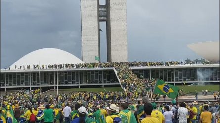 Χάος στην Βραζιλία: Οπαδοί του Μπολσονάρου εισέβαλαν σε δημόσια κτίρια (ΒΙΝΤΕΟ)
