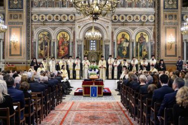 Κηδεία τέως βασιλιά Κωνσταντίνου: Ολοκληρώθηκε η εξόδιος ακολουθία (ΦΩΤΟ)