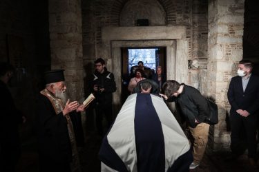 Κηδεία τέως βασιλιά Κωνσταντίνου: Πλούσιο φωτορεπορτάζ από τη Μητρόπολη (ΦΩΤΟ)