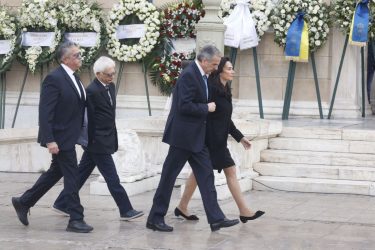 Κηδεία τέως βασιλιά Κωνσταντίνου: Στο λαϊκό προσκύνημα ο Αντώνης Σαμαράς