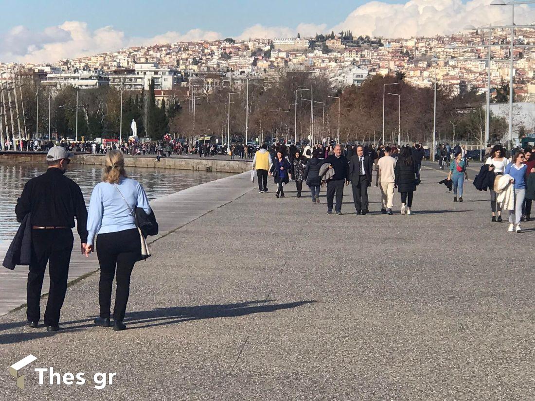 παραλία Θεσσαλονίκης ήλιος καιρός κόσμος