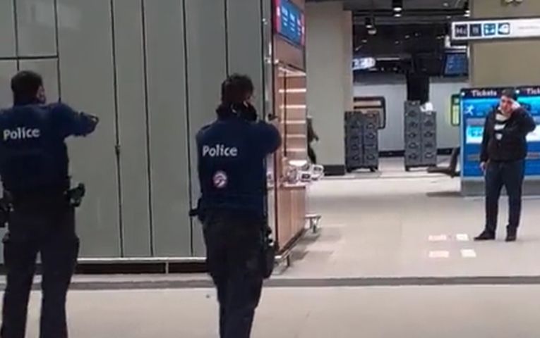 Βρυξέλλες επίθεση με μαχαίρι Μετρό