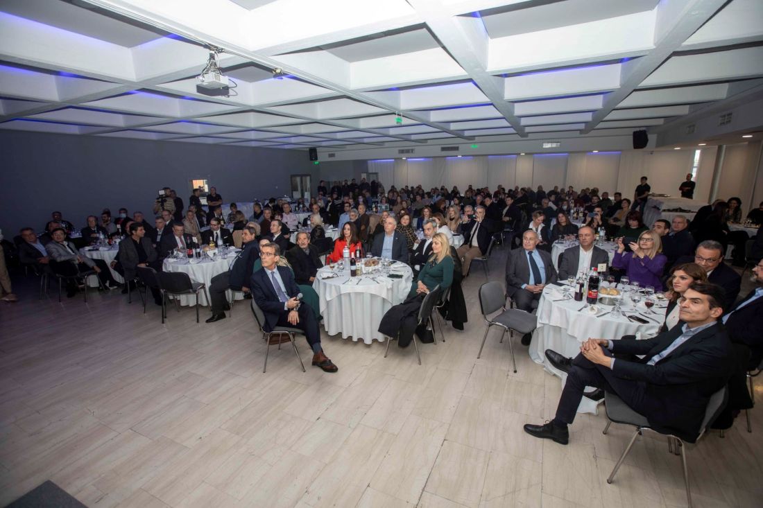 Τιμήθηκαν δύο εμβληματικοί πρόεδροι της ΔΕΘ στην εκδήλωση για την κοπή της πρωτοχρονιάτικης της πίτας