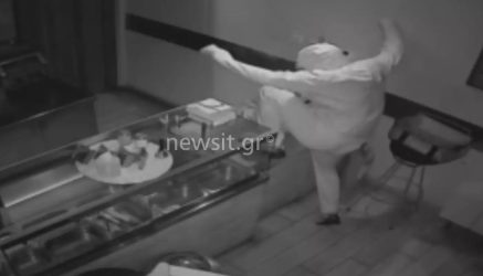 Θεσσαλονίκη: Βίντεο ντοκουμέντο με διαρρήκτες να εισβάλουν σε εστιατόριο  