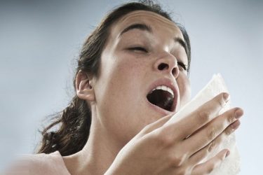 Για ποιον λόγο λέμε “γείτσες” όταν κάποιος φτερνίζεται