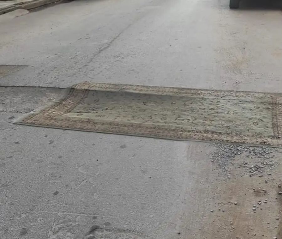  λακούβα που σκέπασαν με χαλί στην Αλεξανδρούπολη