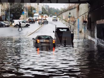 Εγκλωβίστηκαν οχήματα στο Μαρούσι λόγω της κακοκαιρίας στην Αττική (ΒΙΝΤΕΟ & ΦΩΤΟ)