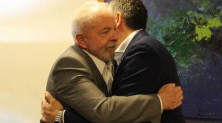 Με τον Λούλα συναντήθηκε ο Τσίπρας: “Αγωνιζόμαστε για να υπερασπιστούμε την κοινωνία και τη Δημοκρατία”
